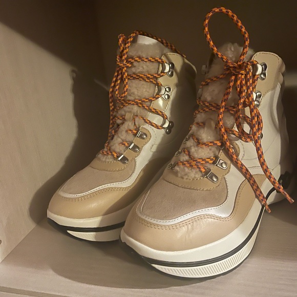 Beautiful 🌺🌹Tory Burch platform boots 🥾 size 9.5 - Picture 7 of 7